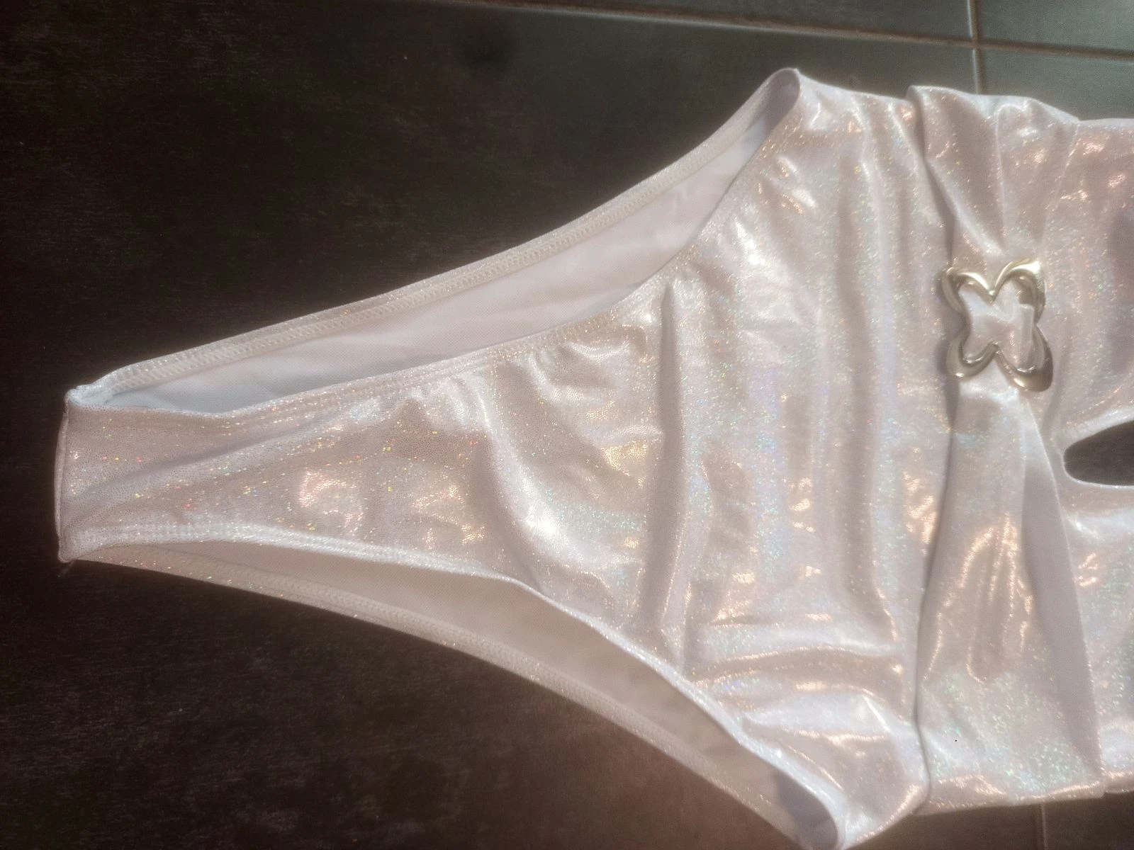 Maillot de bain argenté brillant avec ceinture – photo 5